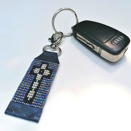 Silver Cross-Leather Beaded Keychain — foto 1