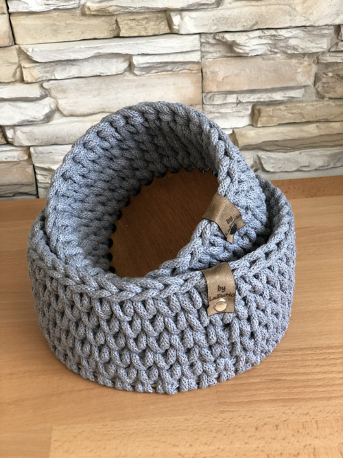 Háčkovaný košíček kulatý 20cm tmavá šedá