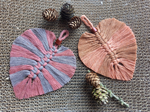 Listy / macramé / různé barvy