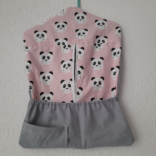 Pandí kapsář na ramínko do školky