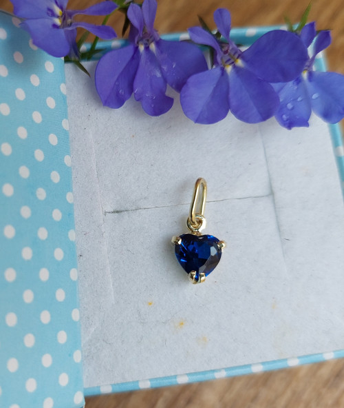 Zlaté srdíčko modrý spinel — foto 1
