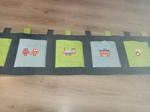 Kapsář / mantinel na zeď "autíčka "
