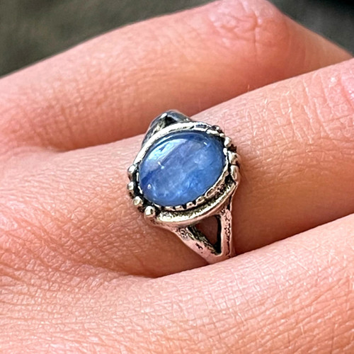 Vintage prsten s kyanitem