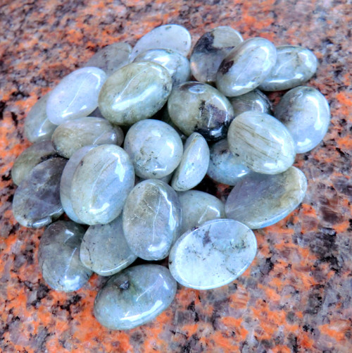 Labradorit kabošon 18 x 13 mm