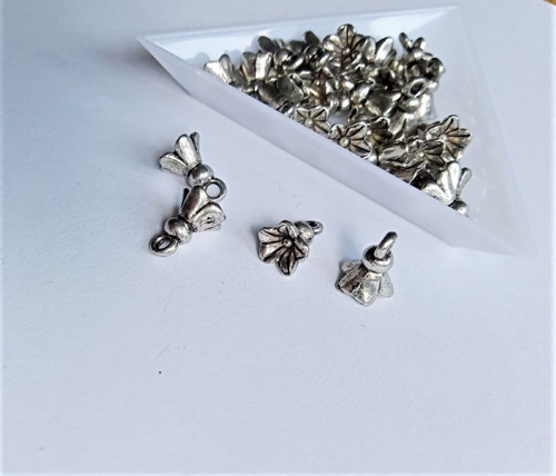Přívěsek kytička zvonek 12 x 8 mm/10 kusů