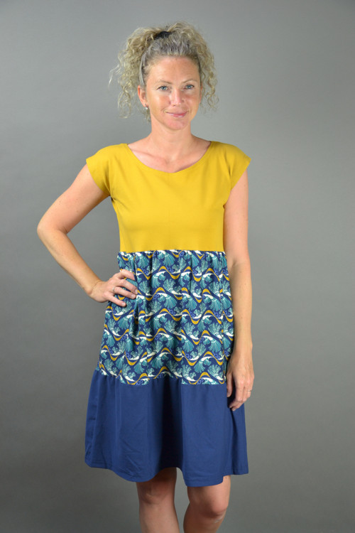Řasené šaty — foto 1