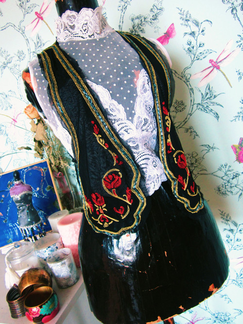 Boho hippie vestička vyšívaná — foto 1