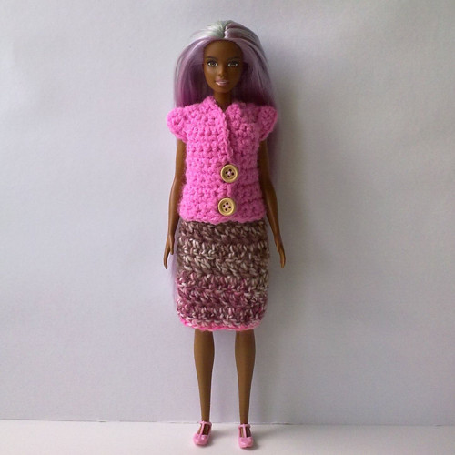 Oblečky pro Barbie - triko, sukně — foto 1