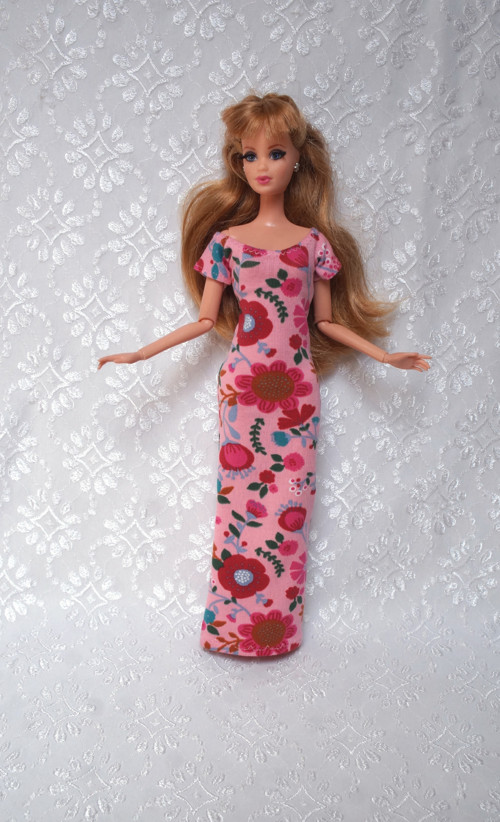 Šaty pro Barbie — foto 1
