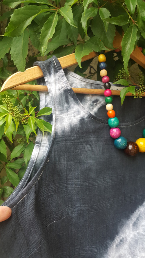 V hippies stylu, tílko vel.L — foto 1