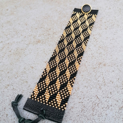 Geometric 3D Design-Black&Gold Beaded Bracelet