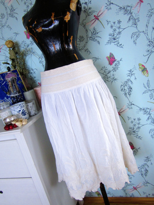 Sukně vyšívaná starobylá — foto 1