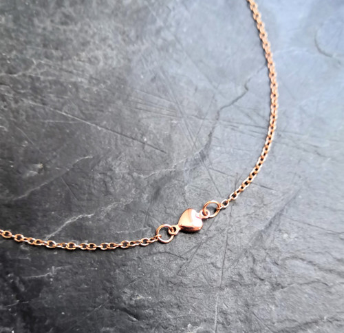 Ocelový náhrdelník*minisrdíčko*naležato*rosegold