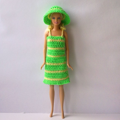 Oblečky pro Barbie - šaty, klobouk — foto 1