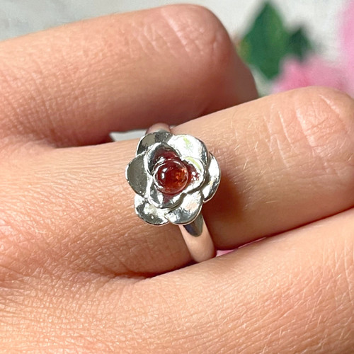 Elegantní prsten s granátem rodolitem Ag925