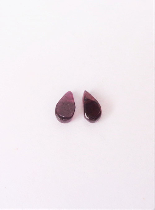 Granát vrtaná kapka cca 8 x 5 mm /2 kusy č.16
