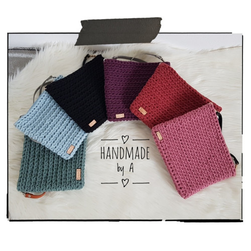 Háčkovaná crossbody kabelka