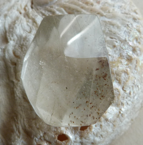 Křišťál s rutilem a limonitem - brus - 3,7 cm