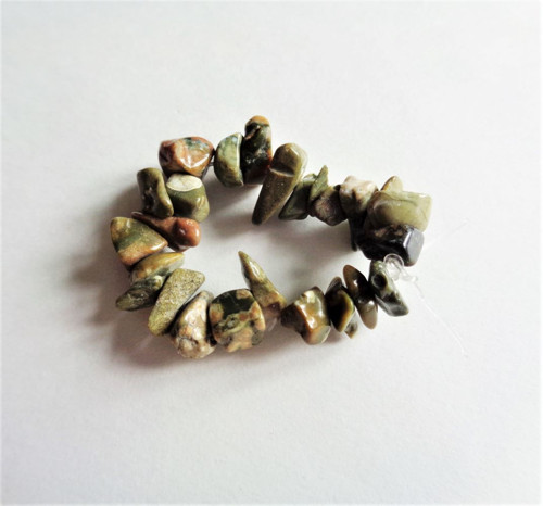 Ryolit vrtané zlomky / 8cm