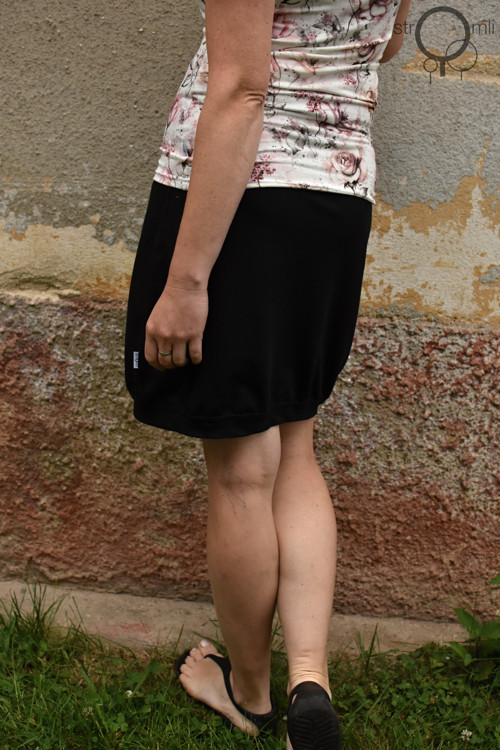 Černá mírně do balónku, vel. M-L — foto 1