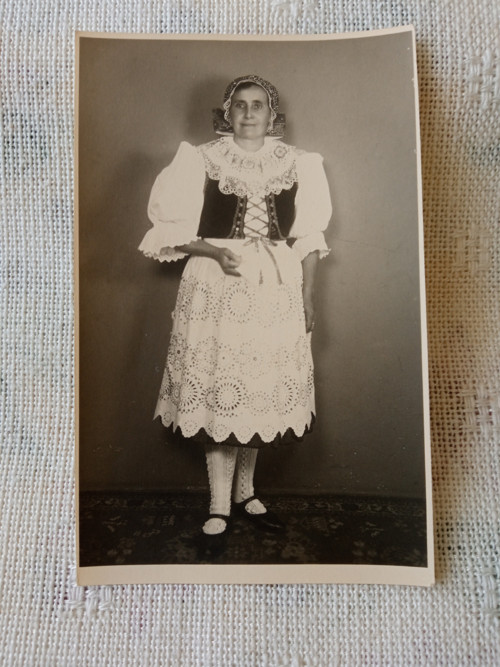 Žena v kroji