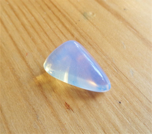 Opalit syntetický valounek 20x14x10mm