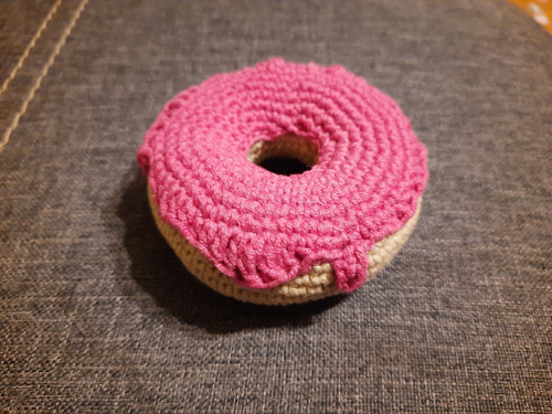 Donut s růžovou polevou — foto 1