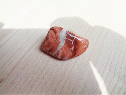 Jaspis kytička valounek 39 x28x17 mm