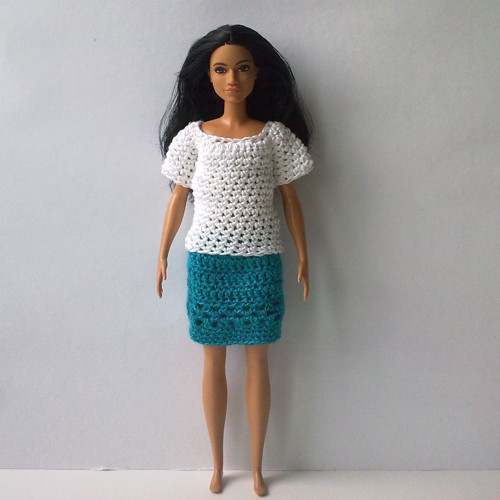 Oblečky pro Barbie - triko, sukně — foto 1