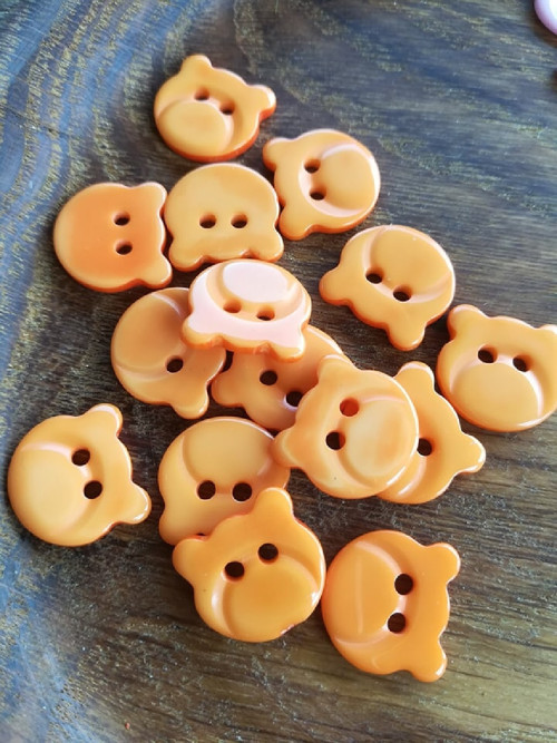 Knoflík hlavička medvídek oranžová