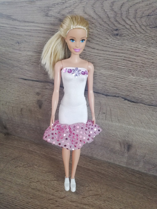 Šaty pro Barbie — foto 1