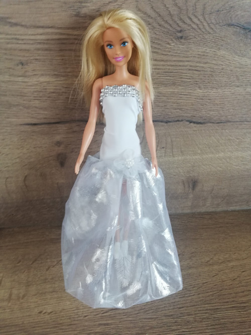 Šaty pro Barbie — foto 1