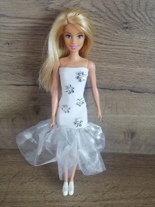 Šaty pro Barbie — foto 1