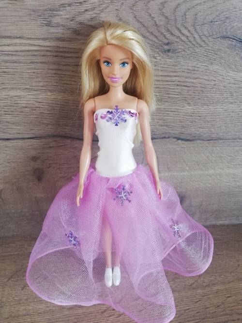Šaty pro Barbie — foto 1