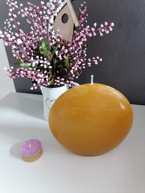 Svíčka z včelího vosku disk