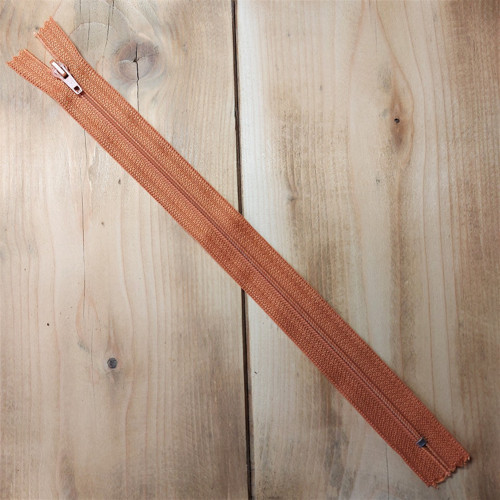 Zip 3 mm nedělitelný 25 cm tmavě rezavý