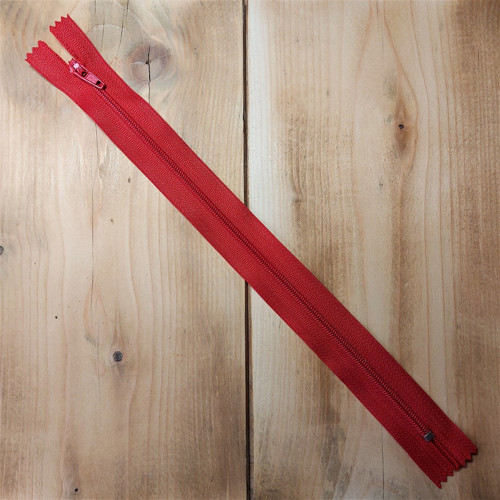 Zip 3 mm nedělitelný 25 cm červený