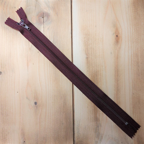 Zip 3 mm nedělitelný 25 cm brusinkový