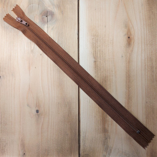 Zip 3 mm nedělitelný 25 cm čokoládově hnědý
