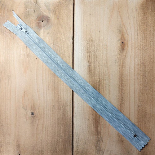 Zip 3 mm nedělitelný 25 cm stříbřitě šedý