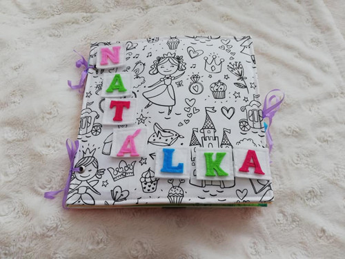 Quiet book s panenkou