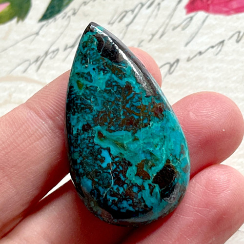 Chryzokol kabošon kapka / 38x22x7mm