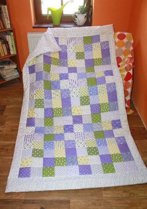 Lila patchwork přehoz či přikrývka
