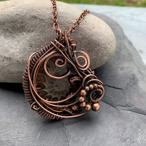 Drátovaný přívěsek Amonit steampunk — foto 1