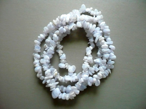 Minerální zlomky 90 cm - chalcedon KULATÝ