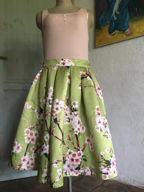 V zahradě sakury — foto 1