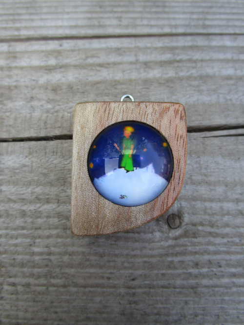 Ořechový přívěsek s Malým princem