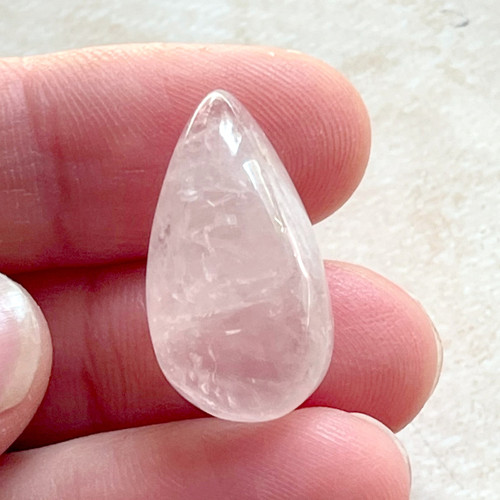 Rúženín kabošon kapka / č.5 24x13x9mm