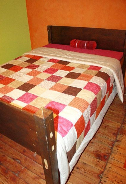 Bordo smetanový přehoz či přikrývka patchwork