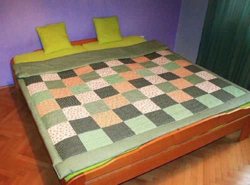 Olivový přehoz či přikrývka patchwork